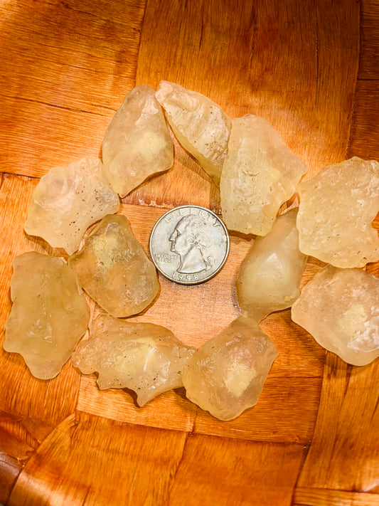 Libyan dessert glass (golden tektite)